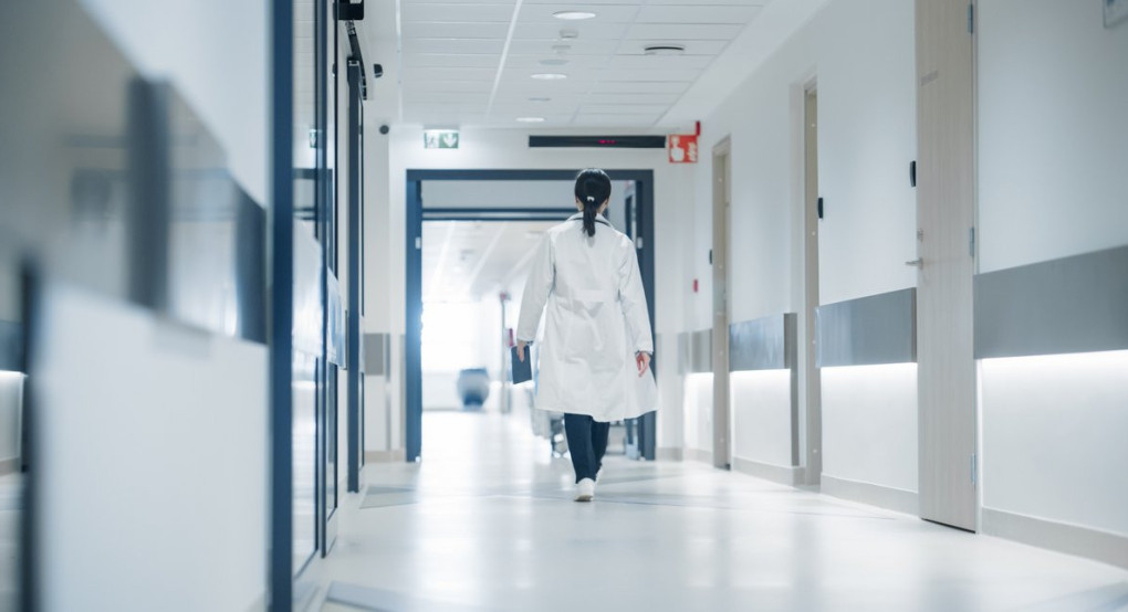 «Καμπανάκι» ειδικών για τη γρίπη: Αύξηση 30% στις νοσηλείες παιδιών, γεμίζουν οι εφημερίες -Διασωληνωμένο 3χρονο αγόρι