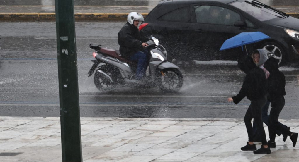 Κακοκαιρία: Πάνω από 43.000 κεραυνοί την Δευτέρα, ποιες περιοχές «βούλιαξαν» – Πώς θα κινηθούν τα φαινόμενα