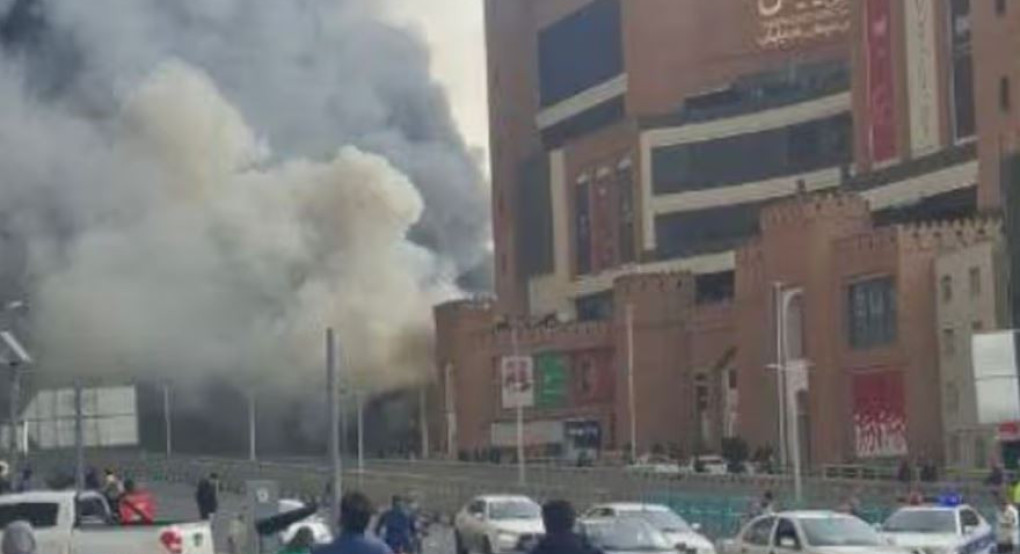 Μεγάλη φωτιά σε εμπορικό κέντρο της Τεχεράνης