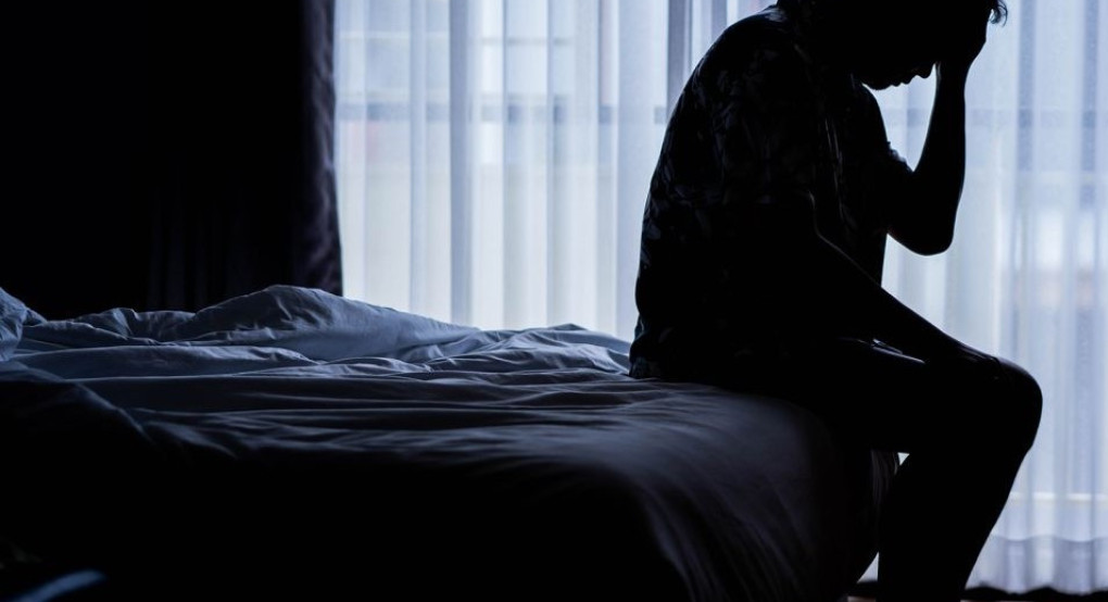 Ο «αθόρυβος» θάνατος της μοναξιάς – Πώς πεθαίνουν δεκάδες άνθρωποι μόνοι τους κάθε χρόνο