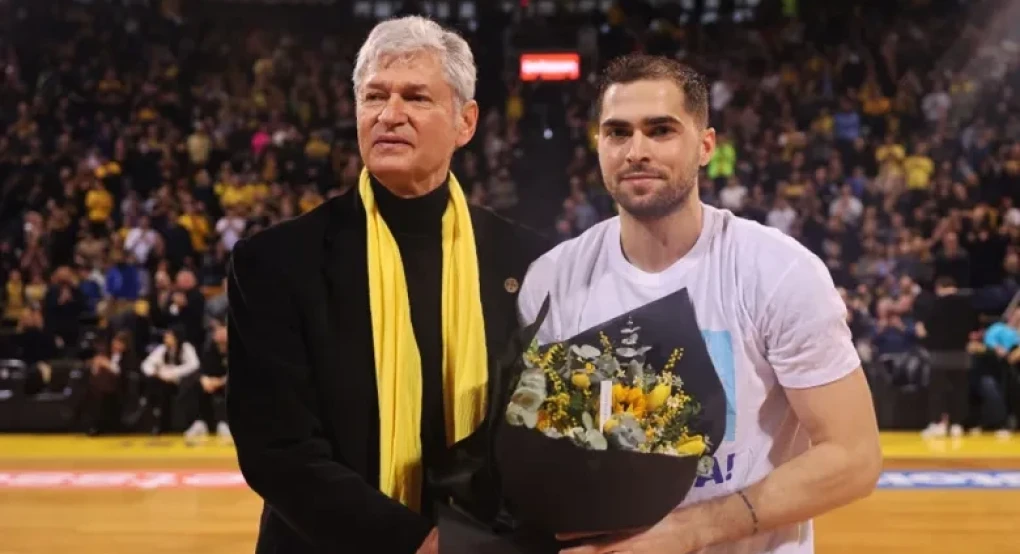 Ο Άρης βράβευσε τον Τολιόπουλο