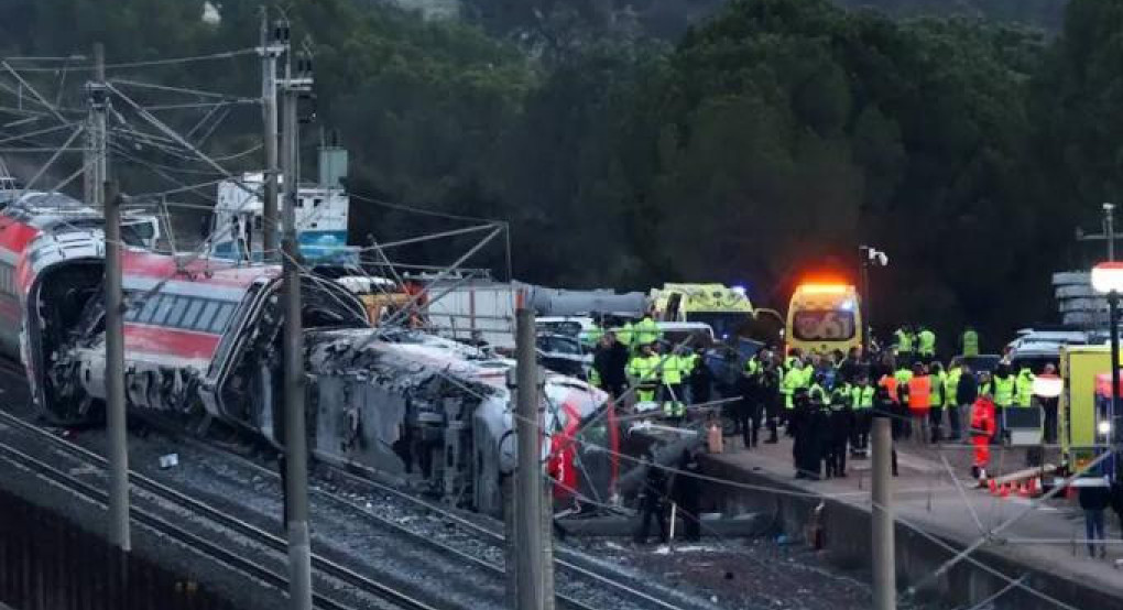 Ισπανία: Τριήμερο εθνικό πένθος κηρύχθηκε για το σιδηροδρομικό δυστύχημα – «Θα μάθουμε την αλήθεια» λέει ο Σάντσεθ