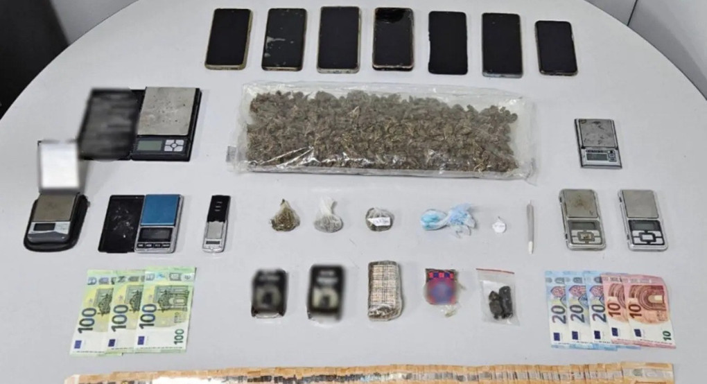 Θεσσαλονίκη: Σπείρα διακινούσε κοκαΐνη και χασίς σε “δίκτυο” 44 πελατών – Διανομέας σε εταιρεία courier έκανε το ντελίβερι