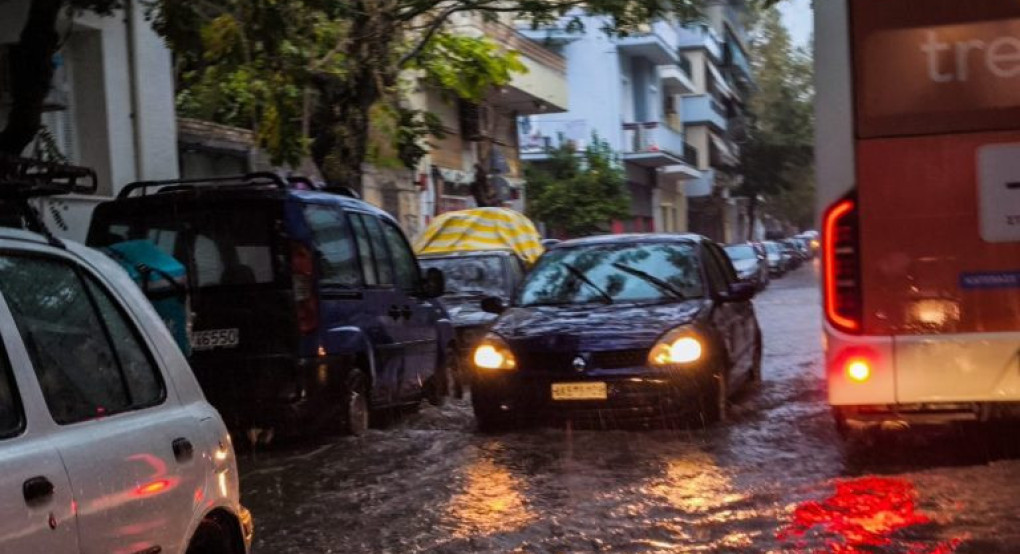 Κακοκαιρία: Καταιγίδες, χιόνια και θυελλώδεις άνεμοι