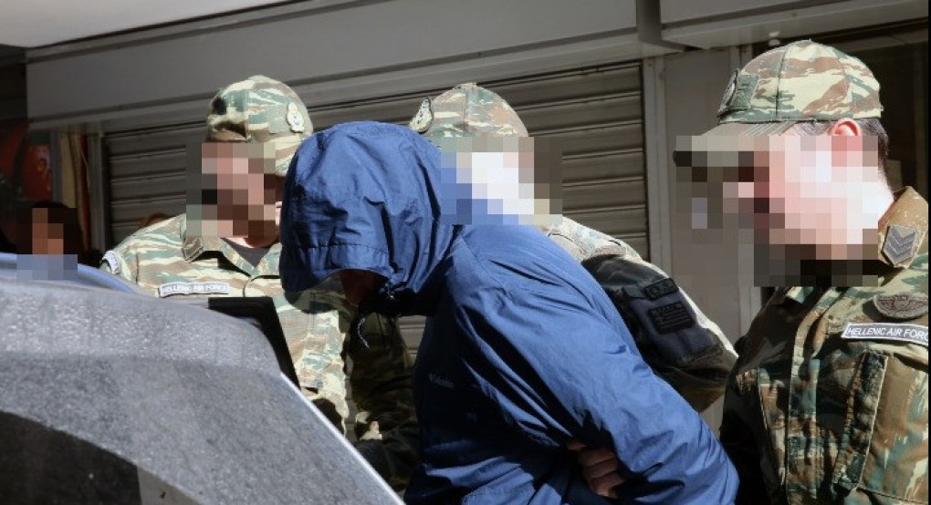 Απολογία του σμήναρχου στο Αεροδικείο Αθηνών: Υπό κράτηση έως την Τρίτη οπότε θα απολογηθεί σε στρατιωτικό εισαγγελέα