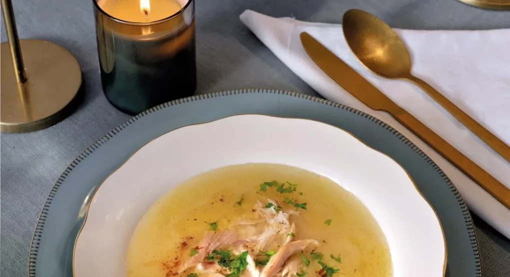 Ζωμός κοτόπουλου με πλιγούρι και «καμένο» βούτυρο (beurre noisette)