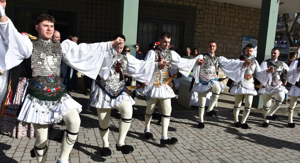 Οι «Γενίτσαροι και Μπούλες» στο Δημαρχείο Νάουσας χωρίς τον «πρόσωπο»