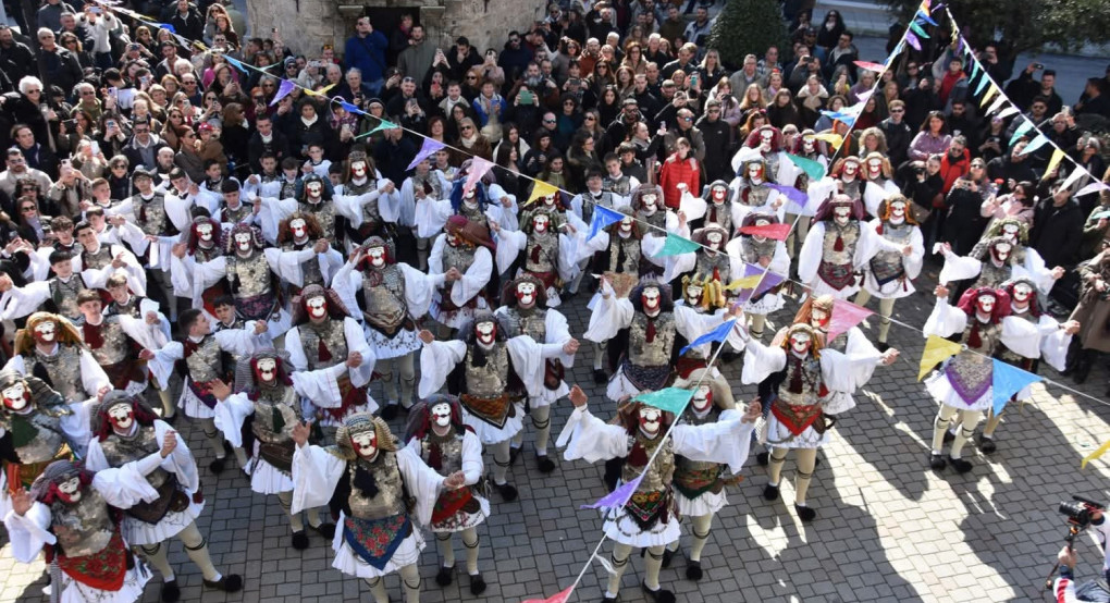 "Βούλιαξε η Νάουσα στην κορύφωση της Αποκριάς