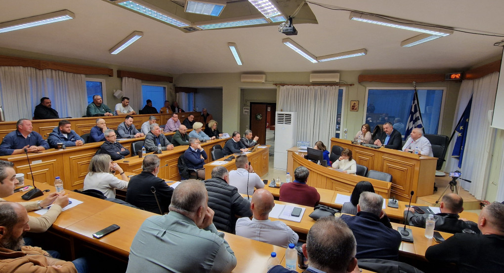 Ξεκίνησε με ένταση η συνεδρίαση του Δήμου Αλμωπίας – Στο επίκεντρο η διαχείριση της δημοτικής περιουσίας