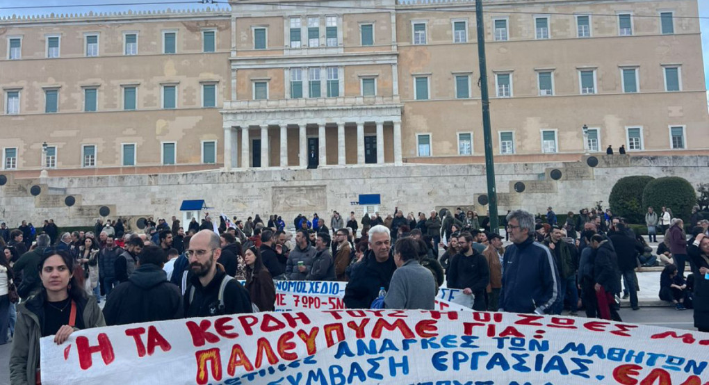 Στην πλατεία Συντάγματος οι αγρότες – Συμπαράσταση από τους πολίτες (VIDEO)