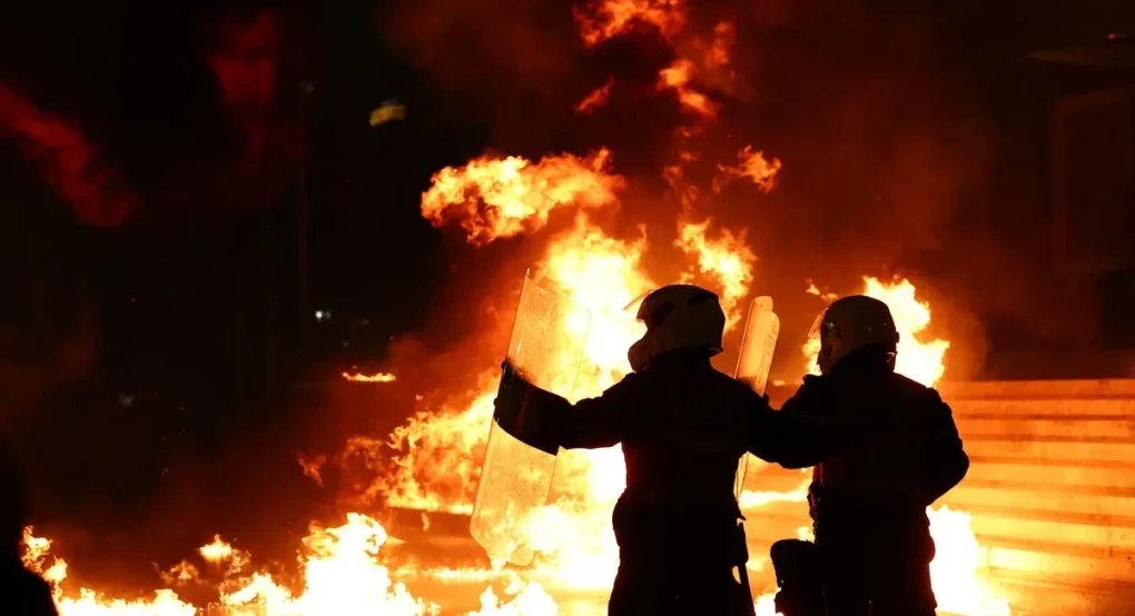 Αλβανία: Σοβαρά επεισόδια σε νέα αντικυβερνητική διαδήλωση