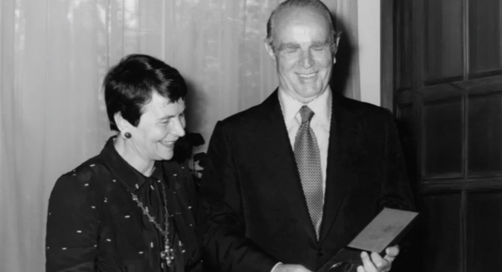 Ελένη Γλύκατζη - Αρβελέρ: Η στενή σχέση με τον Καραμανλή και τον Μιτεράν και ο κρυφός έρωτας του Χατζιδάκι