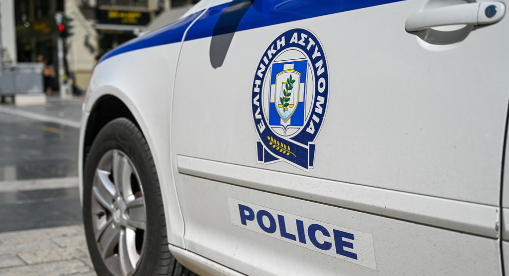 Μεθυσμένη οδηγός στο Κολωνάκι έπεσε πάνω σε 5 αυτοκίνητα και τα διέλυσε -Τραγουδίστρια σε γνωστό συγκρότημα