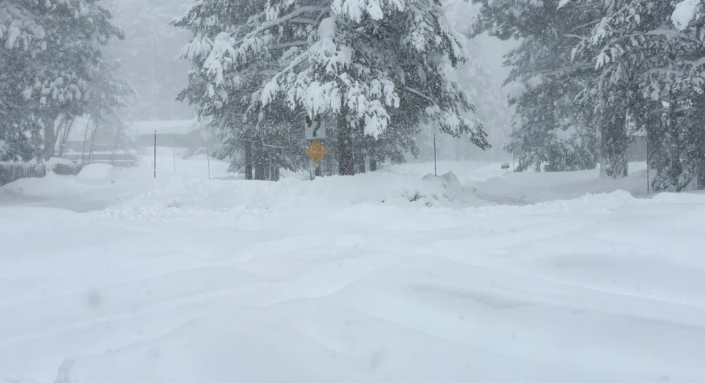 Συναγερμός στην Καλιφόρνια: Αγνοούνται δέκα σκιέρ που παρασύρθηκαν από χιονοστιβάδα