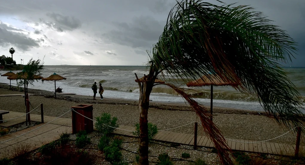 Άστατος ο καιρός με θυελλώδεις ανέμους που θα φτάνουν τα 10 μποφόρ, πτώση της θερμοκρασίας και βροχές