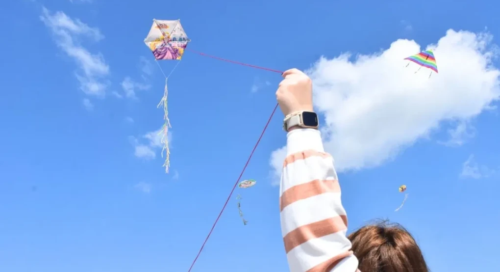 Καιρός: Με ηλιοφάνεια, αλλά 15άρια η Καθαρά Δευτέρα, δύσκολο το πέταγμα χαρταετού