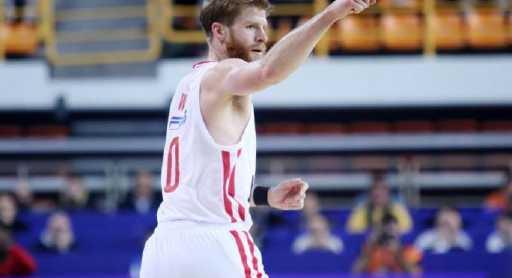 Με όπλο την άμυνα του "καθάρισε" εύκολα την ΑΕΚ των 9 παικτών ο Ολυμπιακός