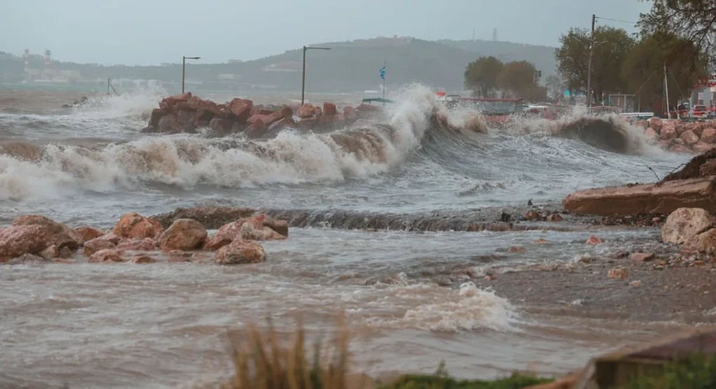 O πιο περίεργος χειμώνας: 60% περισσότερες κατολισθήσεις, οι θάλασσες βγήκαν στη στεριά και η λειψυδρία συνεχίζεται