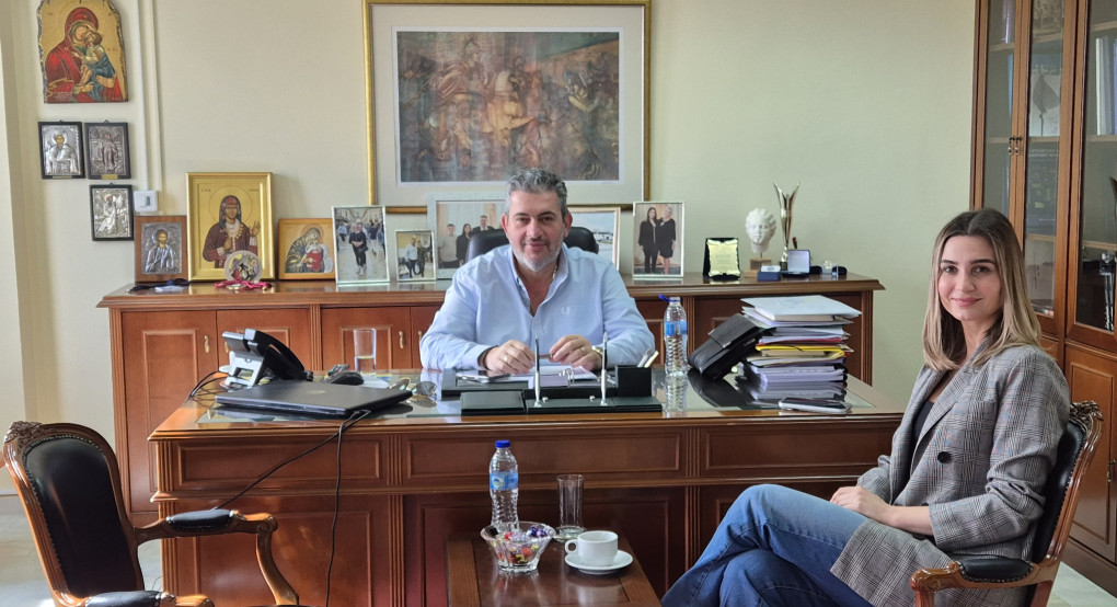 Ενημερωτική συνάντηση Προέδρου Επιμελητηρίου Κωνσταντίνου Πίτσια  με την Περιφερειακή Σύμβουλο Άννα Τζήκα