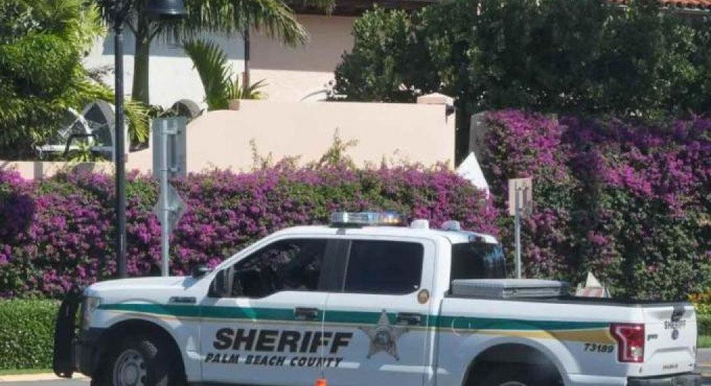 Ταυτοποιήθηκε ο ένοπλος που προσπάθησε να εισβάλει στο θέρετρο του Τραμπ και έπεσε νεκρός από πυρά