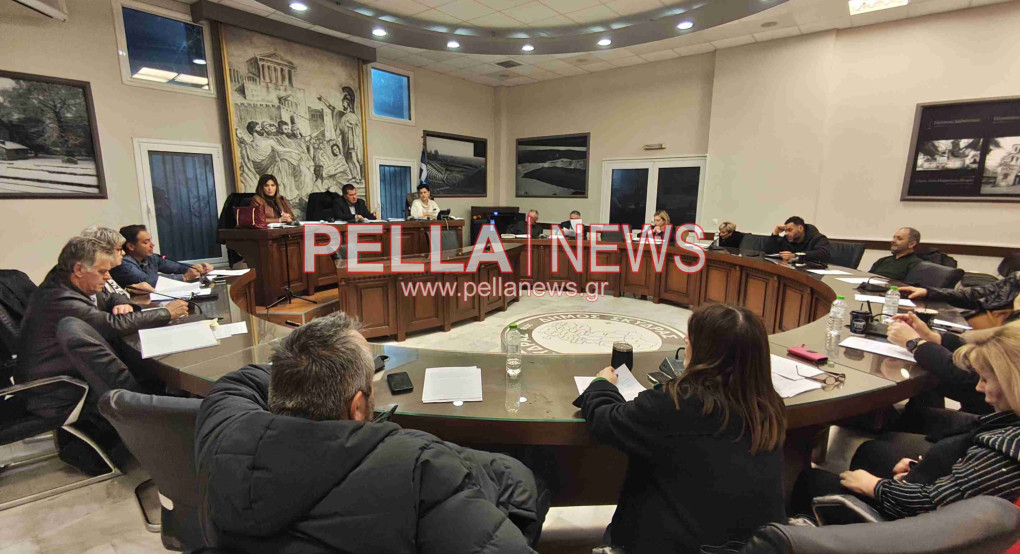 Δ.Σ. Σκύδρας: Ο νέος ΟΕΥ που έφερε αναμπουμπούλα, το άδειασμα του Καραπαναγιώτη στη Δήμαρχο, η στιγμή αμηχανίας και η ανέγερση της εκκλησίας περνάει από... γραφολόγο!