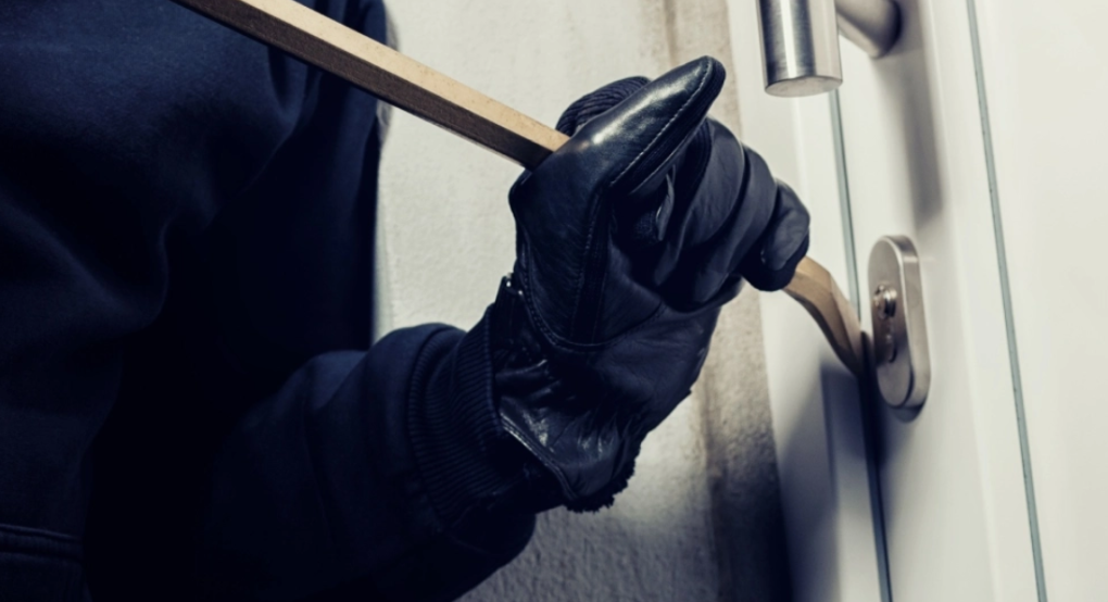 Χαλκιδική: Πάλι καλά που δεν πήραν και...τα πόμολα του εξοχικού!