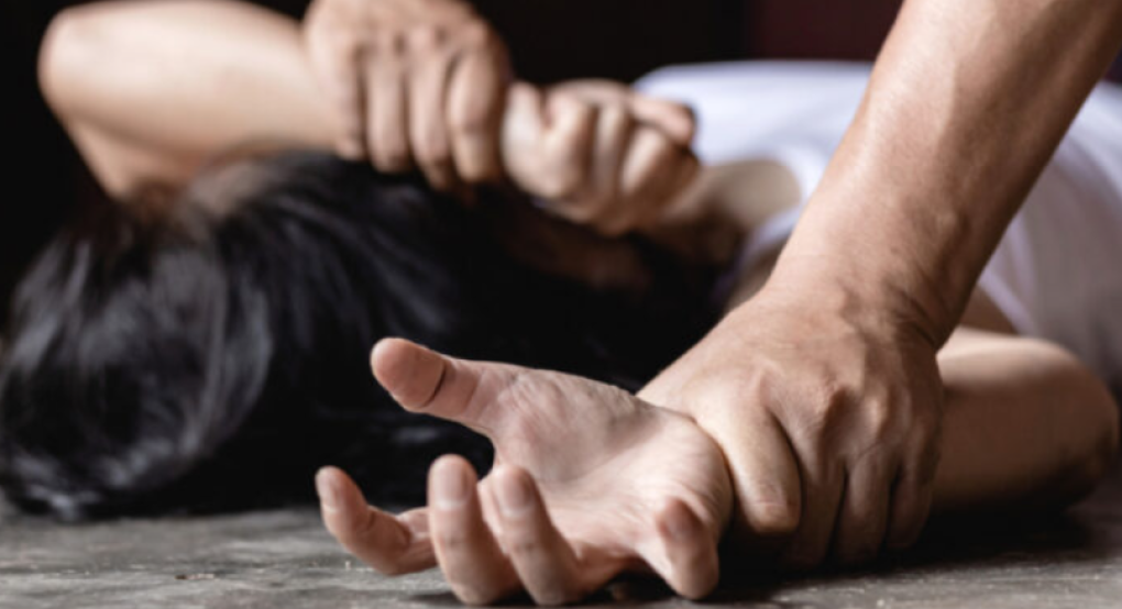 Βόλος: Έσπασε την πόρτα και όρμησε να σκοτώσει μητέρα δύο παιδιών-Νύχτα θρίλερ για οικογένεια