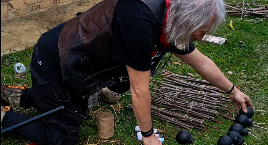 Γιαννιτσά: Ο Τσικάρας ετοιμάζει αλλά ρίχνει και..."κροτίδες" πριν τις "βόμβες" του!