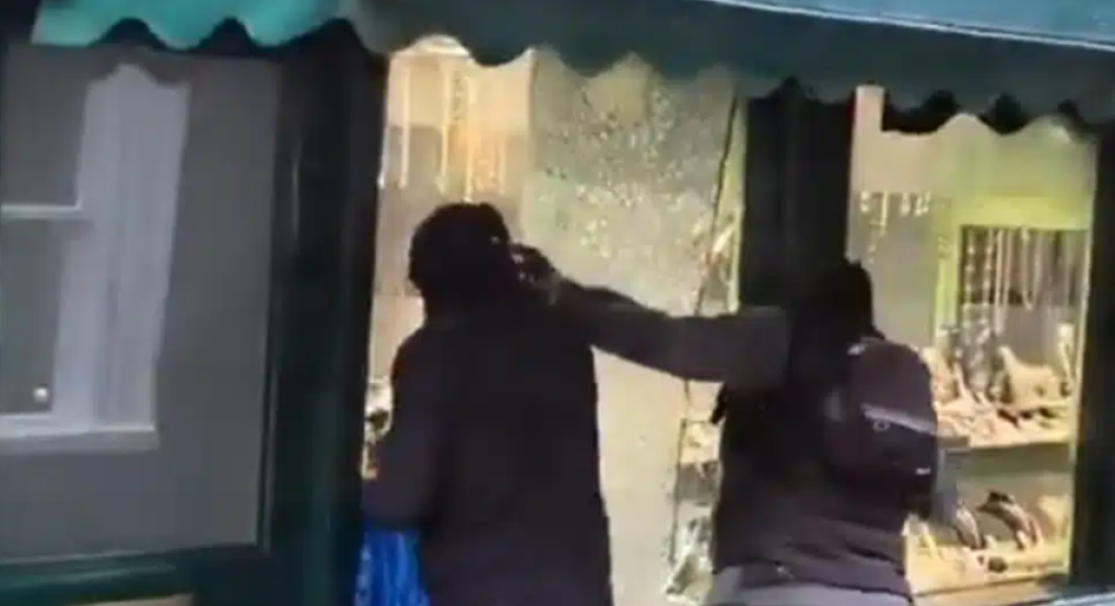 Σέρρες: Ένας χρόνος πριν με σπάσιμο βιτρίνας και αρπαγής κοσμημάτων