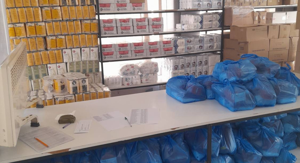 Παράδοση 950 δεμάτων αγάπης από την Ιερά Μητρόπολη Καστορίας – Στο πλευρό των δοκιμαζόμενων συμπολιτών ο Μητροπολίτης