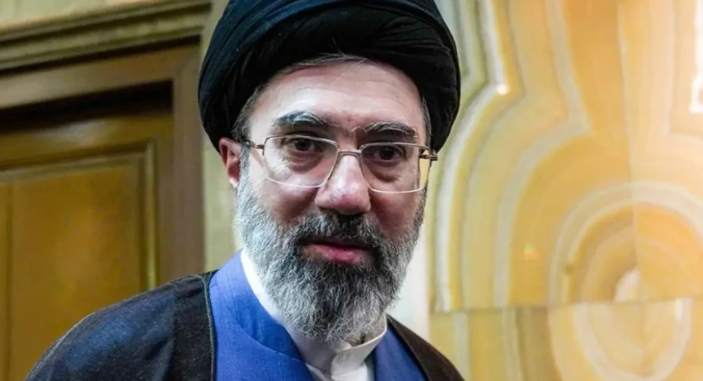 Daily Mail: Στη Μόσχα για χειρουργείο στο πόδι ο Μοτζτάμπα Χαμενεΐ – Πώς μεταφέρθηκε κάτω υπό άκρα μυστικότητα