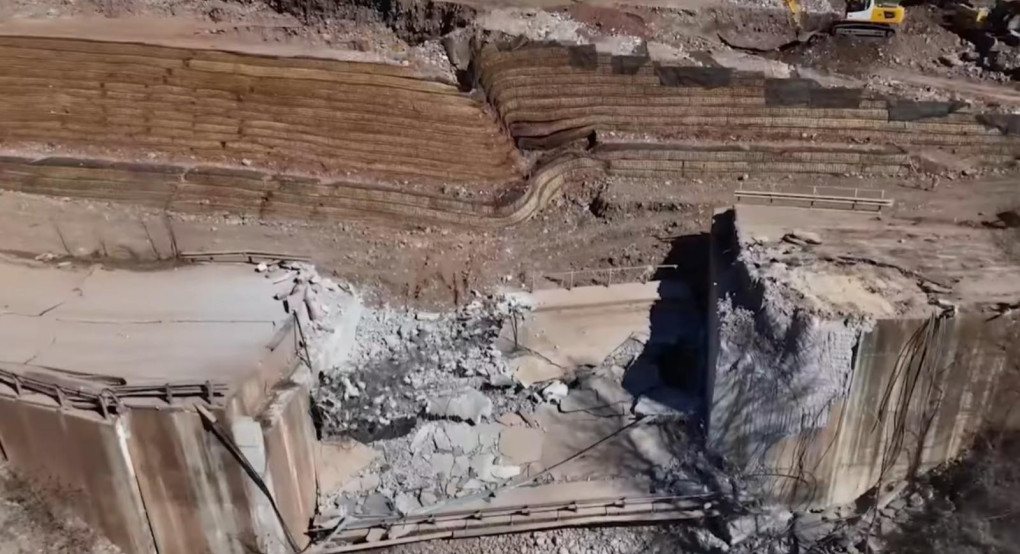 Κομμένη στα δύο η Αλβανία -Γιατί καταρρέουν οι αυτοκινητόδρομοι της γειτονικής χώρας