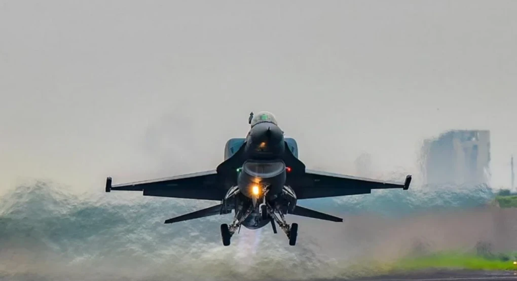 Συναγερμός στην Κύπρο: Έκλεισε ο εναέριος χώρος - Απογειώθηκαν τα ελληνικά F-16 για ύποπτο αντικείμενο