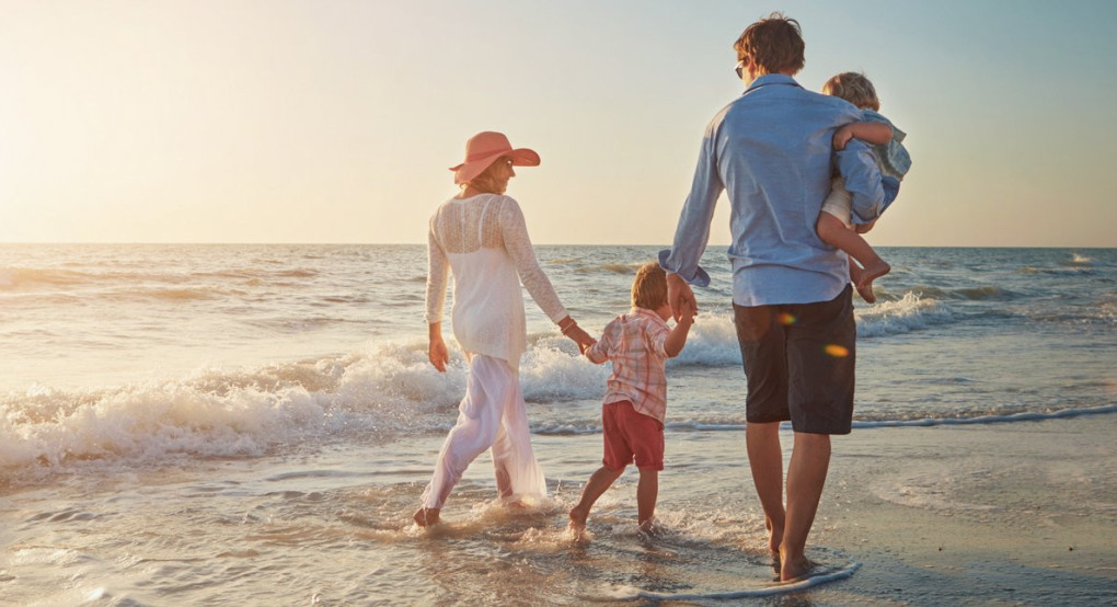 Καταρρέουν οι γεννήσεις -Ηχηρό καμπανάκι και για το ασφαλιστικό σύστημα