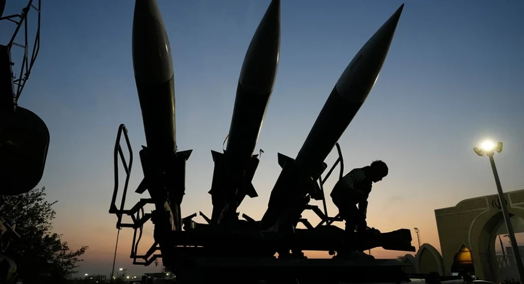 H πρώτη επίθεση υπό την ηγεσία του Μοτζταμπά Χαμενεΐ – Το μήνυμα επάνω στον πύραυλο