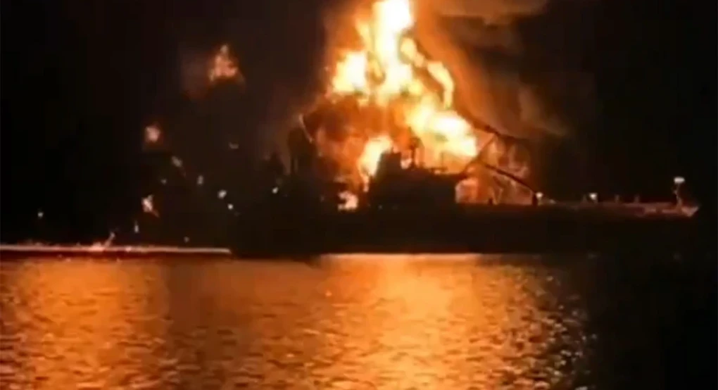 Εκρήξεις σε τάνκερ στον Περσικό, ελληνόκτητο το ένα πλοίο που χτυπήθηκε