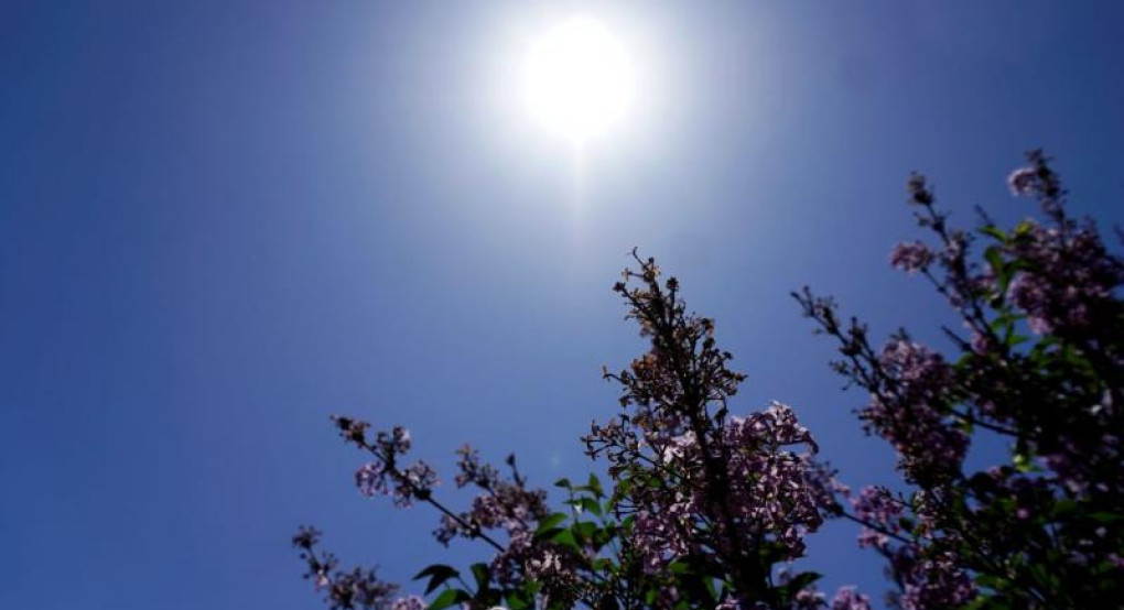 Καιρός: Ανοιξιάτικη «ανάσα» σήμερα – Έρχονται βροχές και αισθητή πτώση θερμοκρασίας από την Πέμπτη