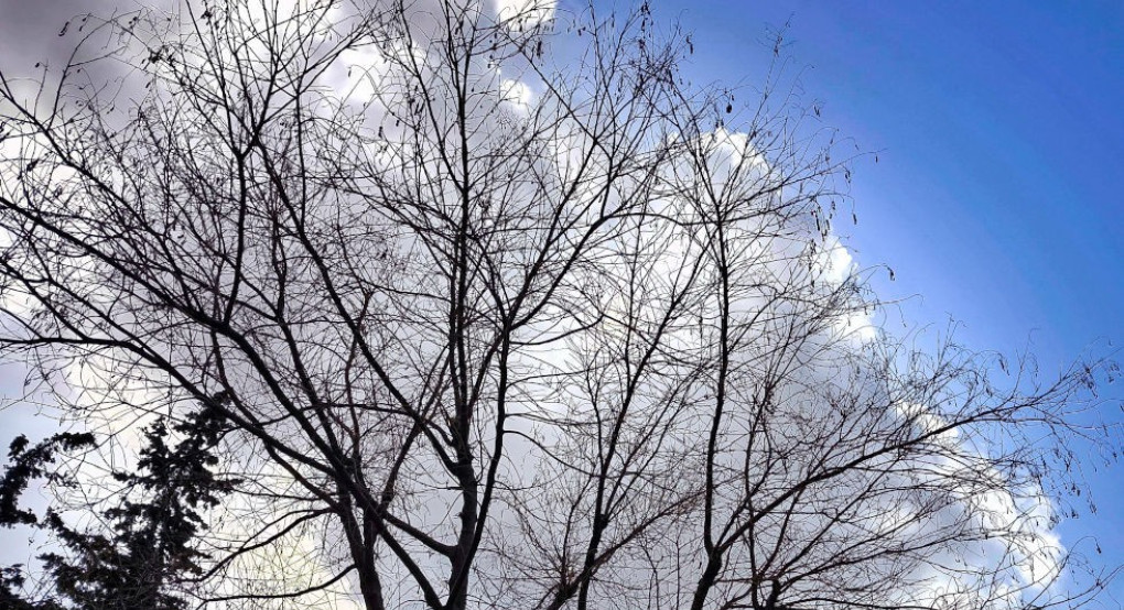 Ο καιρός της Κυριακής (8/3): Νεφώσεις και ασθενείς βροχές