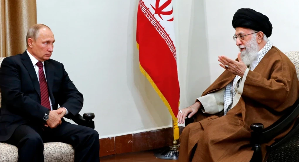 Ανάλυση Politico: Γιατί η εξόντωση του Χαμενεΐ χτύπησε τον Πούτιν «εκεί που πονάει»