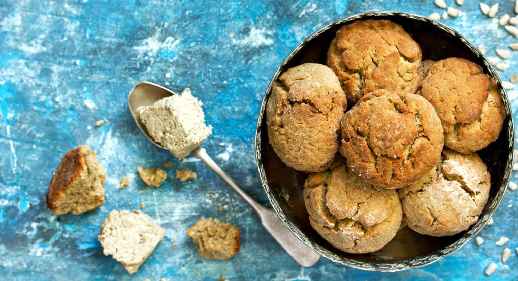 Συνταγή: Τα νηστίσιμα κουλουράκια με χαλβά του μπακάλη