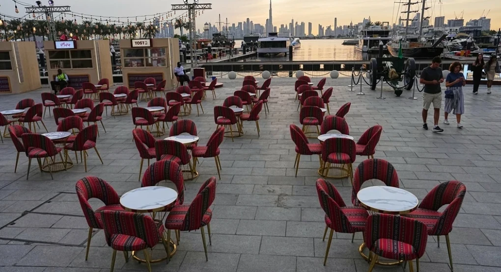 Άδειασε το Ντουμπάι λόγω του πολέμου στο Ιράν: Εικόνες χωρίς τουρίστες, με άδειες αγορές, καφέ και παραλίες