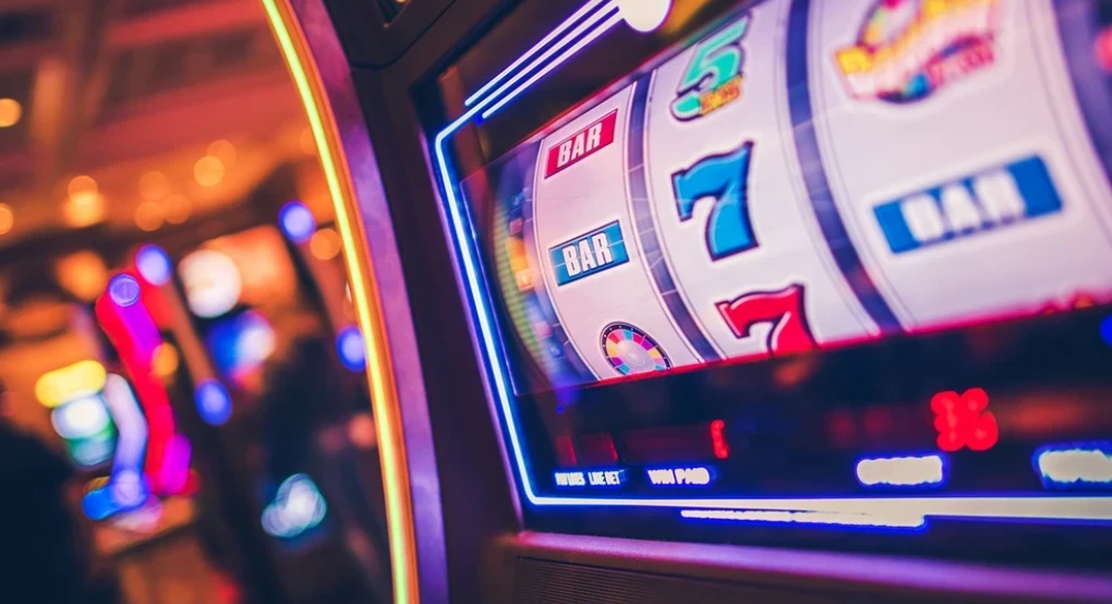 Μεγάλη αστυνομική επιχείρηση σε Αττική, Θεσσαλονίκη, Πάτρα και Αγρίνιο για κύκλωμα παράνομης διεξαγωγής τυχερών παιγνίων