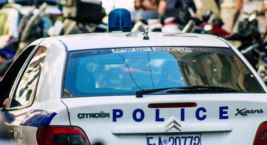 Θεσσαλονίκη: Χτύπησαν 21χρονο και έκλεψαν τσάντα κοπέλας στο κέντρο της πόλης