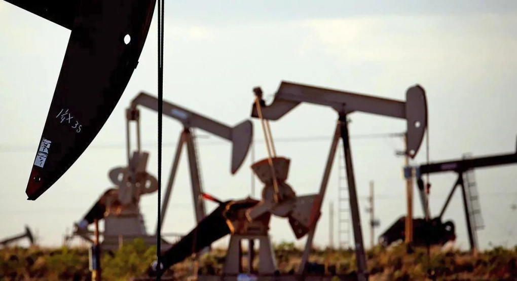 Από τις μεγαλύτερες αναταραχές της τιμής του πετρελαίου στην Ιστορία -Τα σχόλια Τραμπ για το τέλος του πολέμου φρέναραν το ράλι