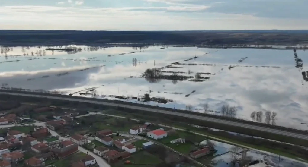Σε κόκκινο συναγερμό ο Έβρος: Ολονύχτια μάχη και ώρες αγωνίας – Έπεσαν πάνω από 1.600 κυβικά νερού το δευτερόλεπτο
