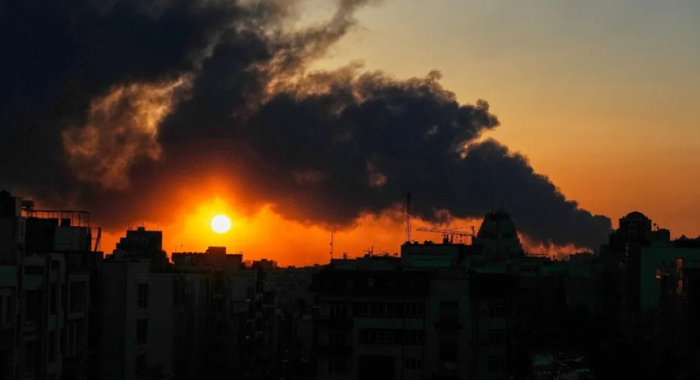 Μαίνεται ανεξέλεγκτα και διευρύνεται επικίνδυνα ο πόλεμος στη Μέση Ανατολή