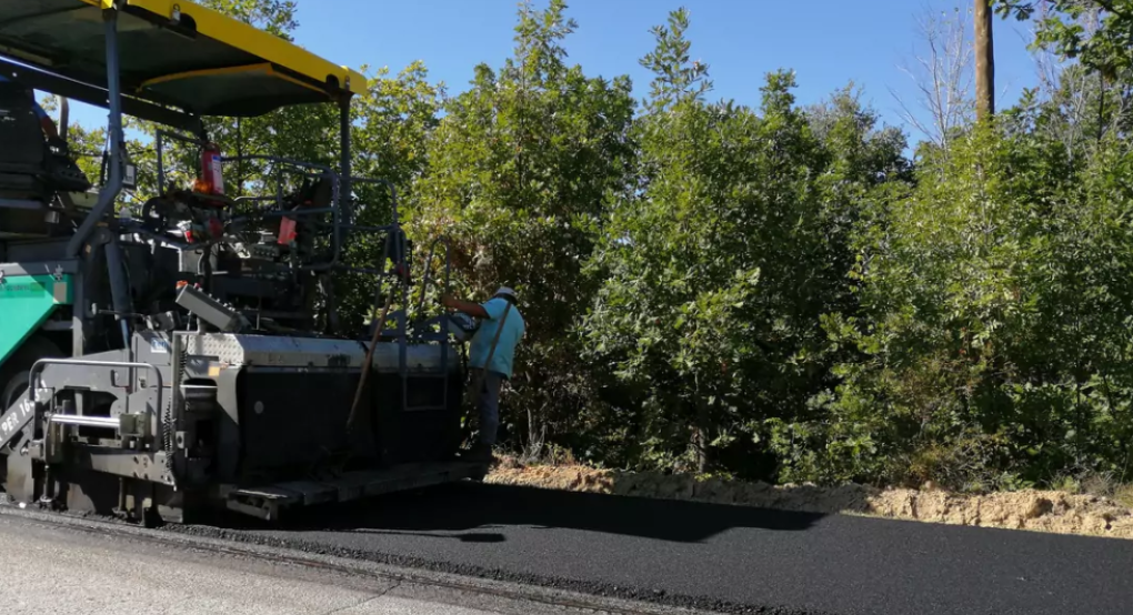 Εργασίες συντήρησης πρασίνου στο παράπλευρο οδικό δίκτυο της παράκαμψης της Πελλαίας Χώρας (Παράκαμψη Παραλίμνης)