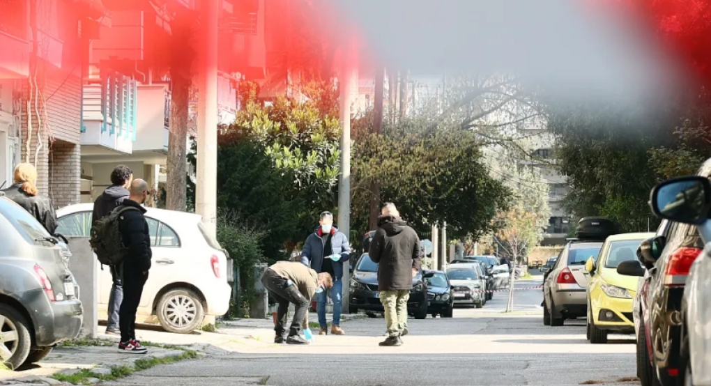Δολοφονία 20χρονου στην Καλαμαριά: Δίωξη για συμμορία στους δύο που καταζητούνταν