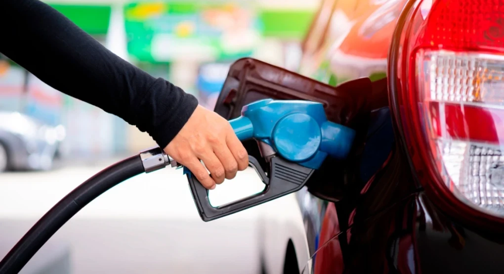 Στο τραπέζι μέτρα στήριξης και fuel pass αν το πετρέλαιο «εγκατασταθεί» στα 100 δολάρια το βαρέλι