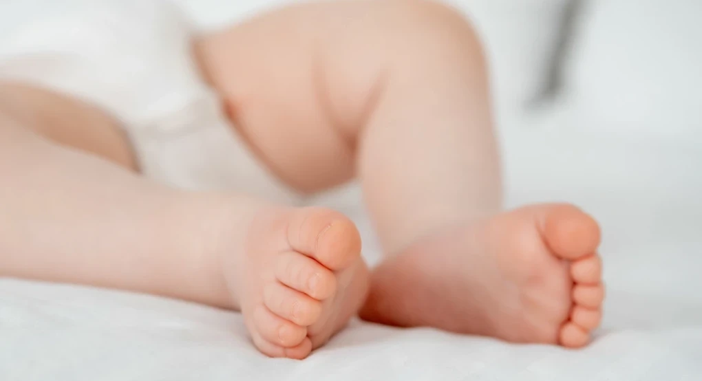 Γεννήθηκε το πρώτο μωρό στη Βρετανία με μεταμόσχευση μήτρας από δότρια